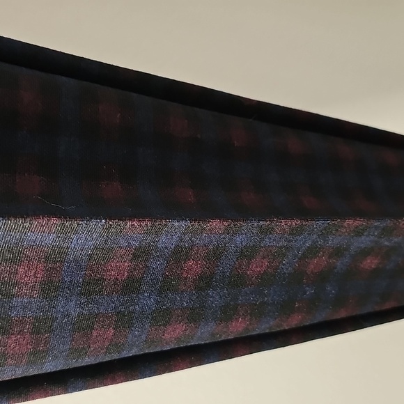 Old Navy Black and Red Dress Pants. Stretch. Old Navy (Strvie) Large - Picture 3 of 7